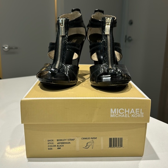 Michael Kors Berkley T Strap Sandals in Size 6 - Picture 1 of 7